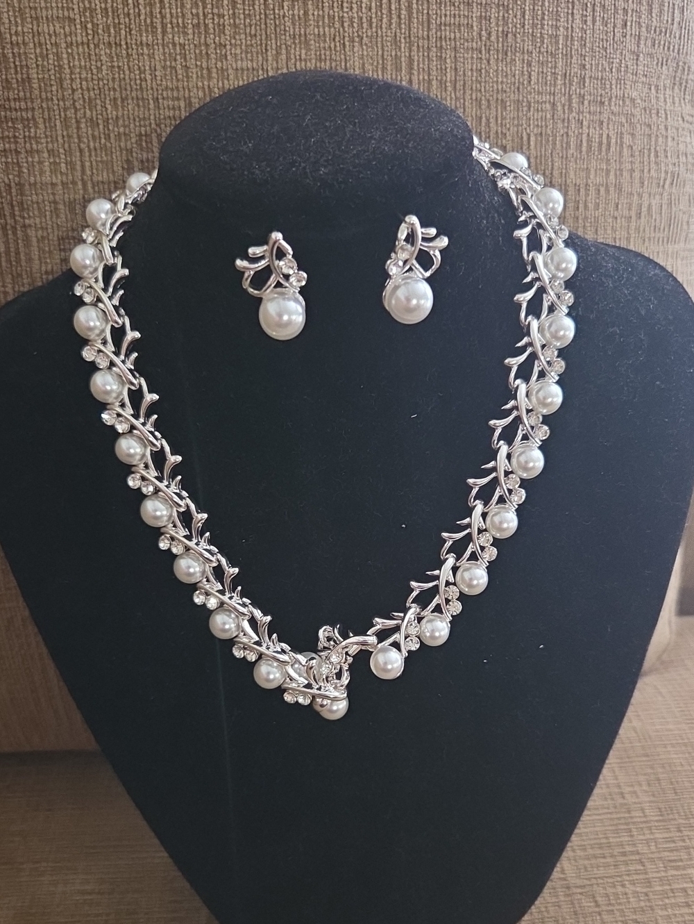 Pearl Floral Necklace & Earring Set